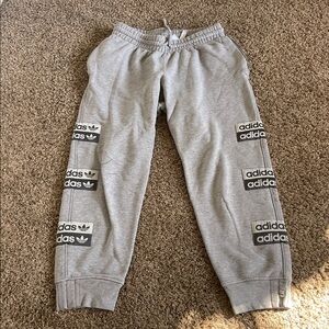 ADIDAS Spell Out Sweat Pants
Joggers - Mens Medium